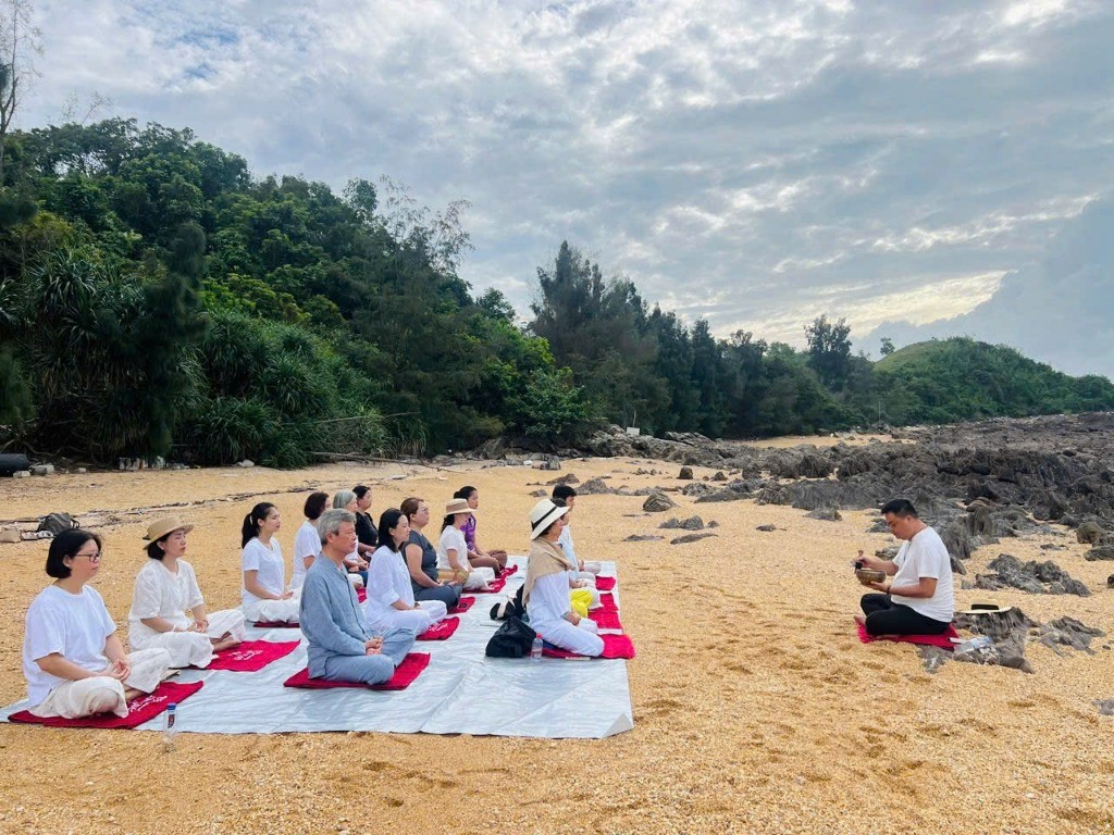 Tĩnh tọa chuông xoay trên bờ cát trắng Đảo Cái Chiên