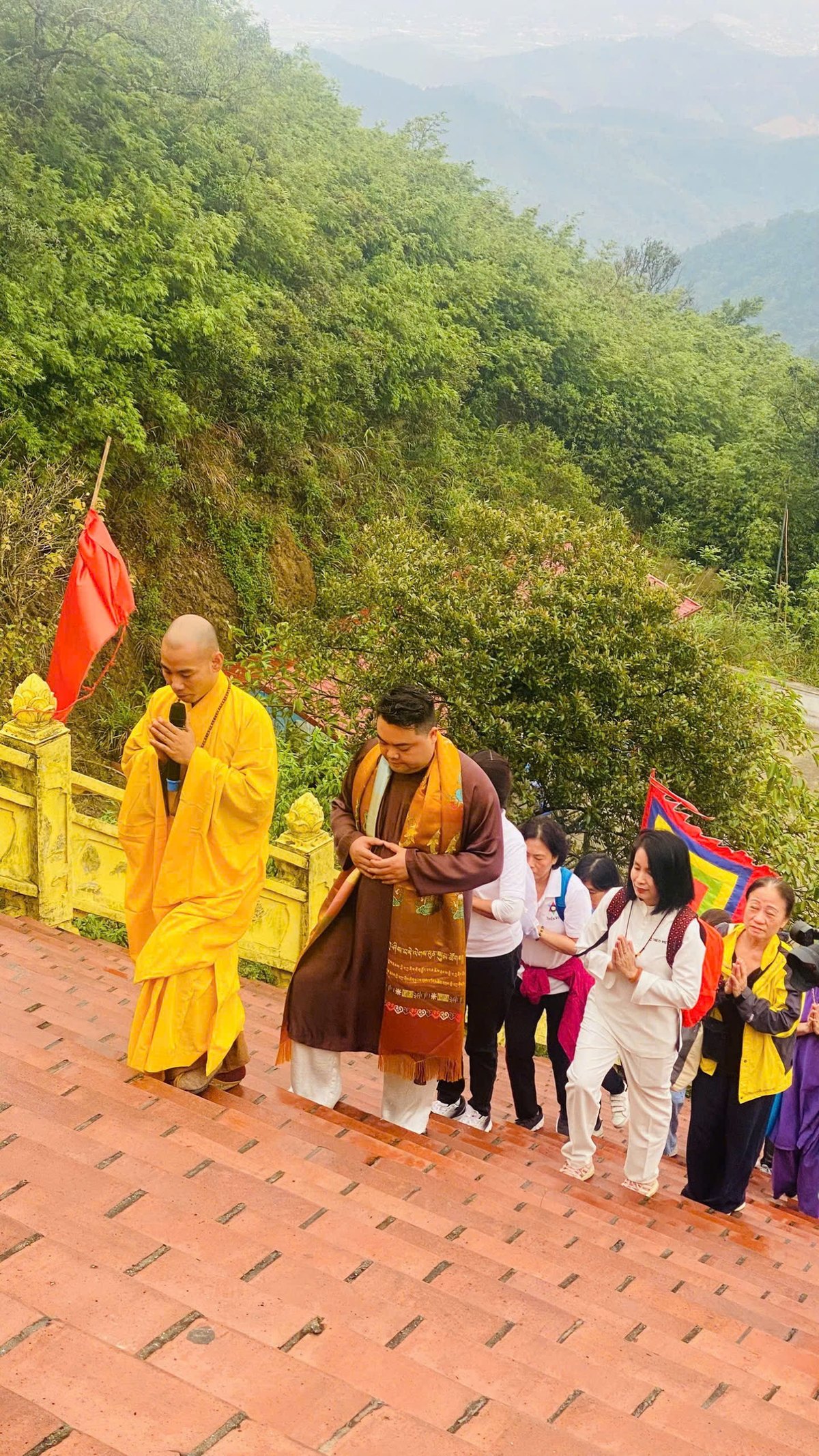 Học viên thiền định nơi đất tổ Ngọa Vân
