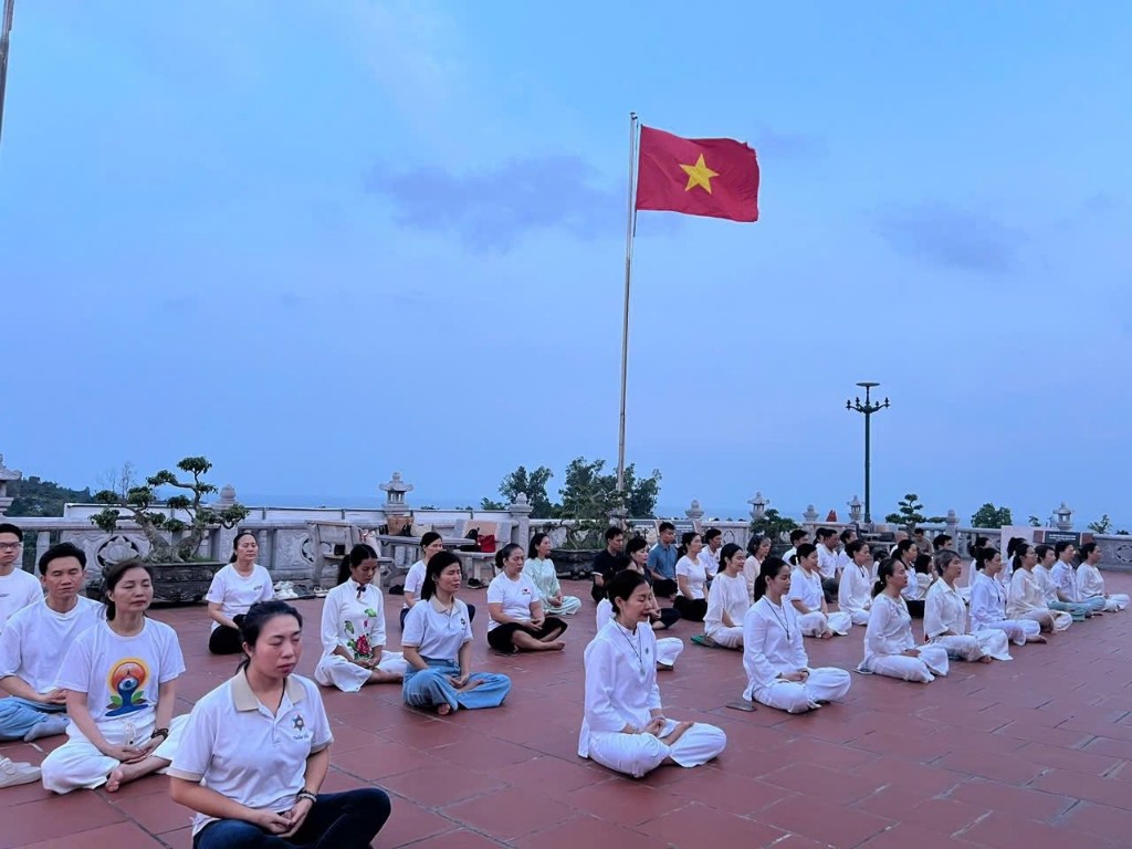 Tĩnh tọa trang nghiêm dưới bóng cờ Tổ Quốc tại Hải Phòng
