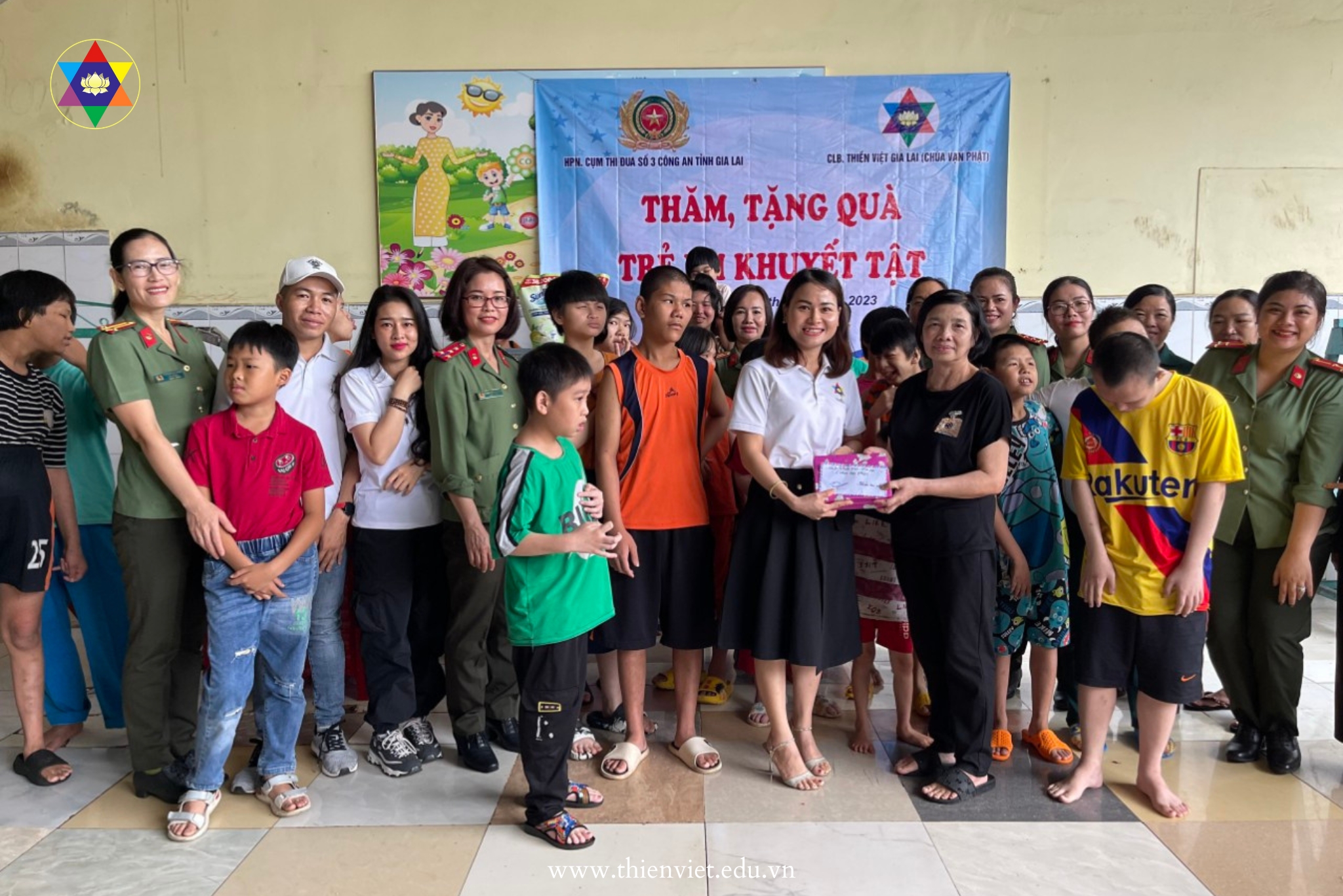 Trao Yeu Thuong Tre Em Khuyet Tai Tai Pleiku (2)